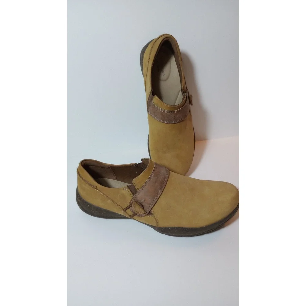 Clarks Roseville Dot Loafers Womens 9.5 Tan Nubuck Leather Slip On Shoes